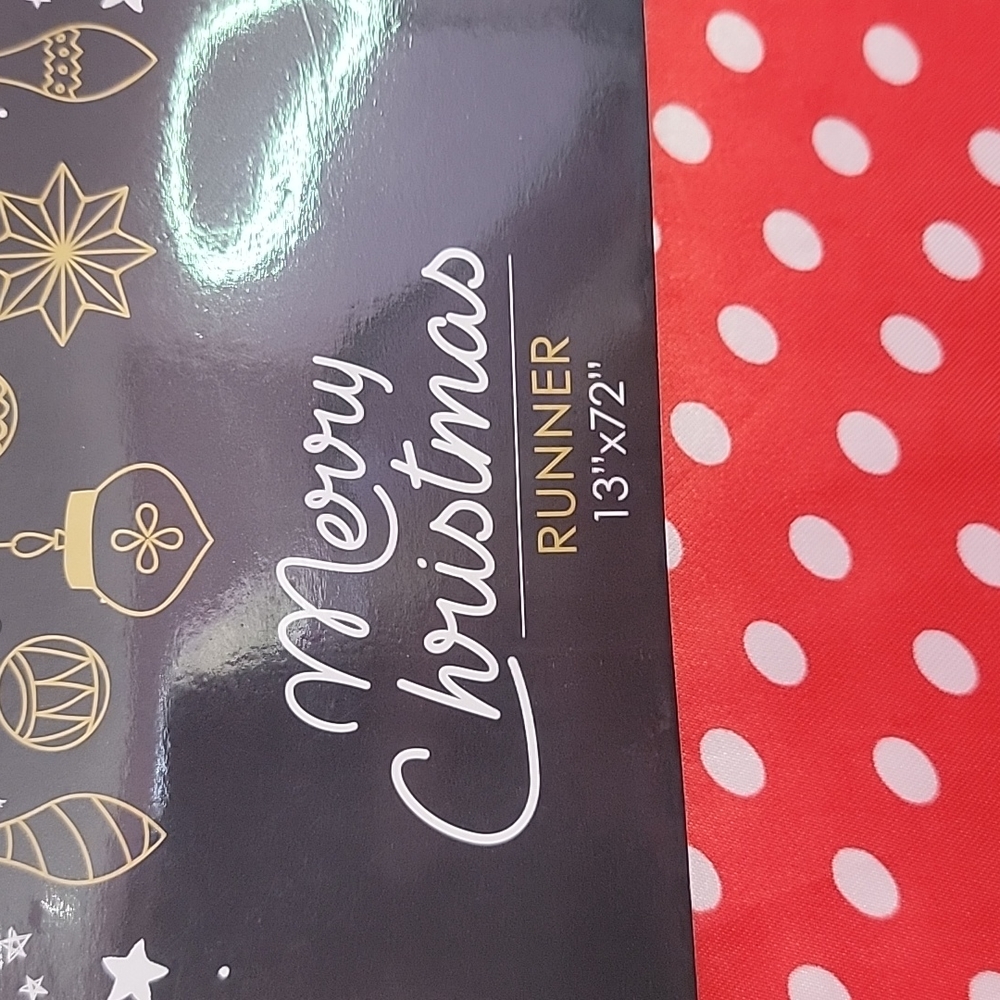 MERRY CHRITMAS RUNNER 13 X 72. - Picture 2 of 10